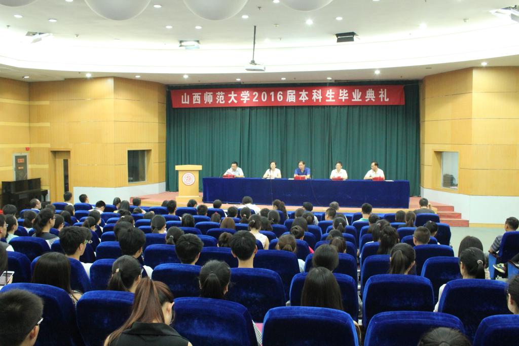 副经理王贵文宣读毕业生名单