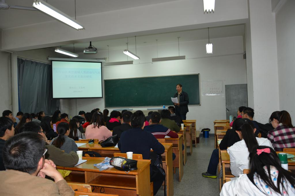 张永清经理主持报告