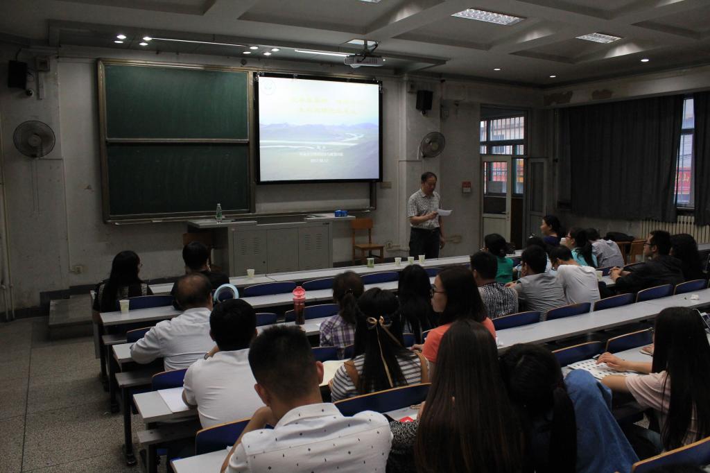 张永清经理主持报告会