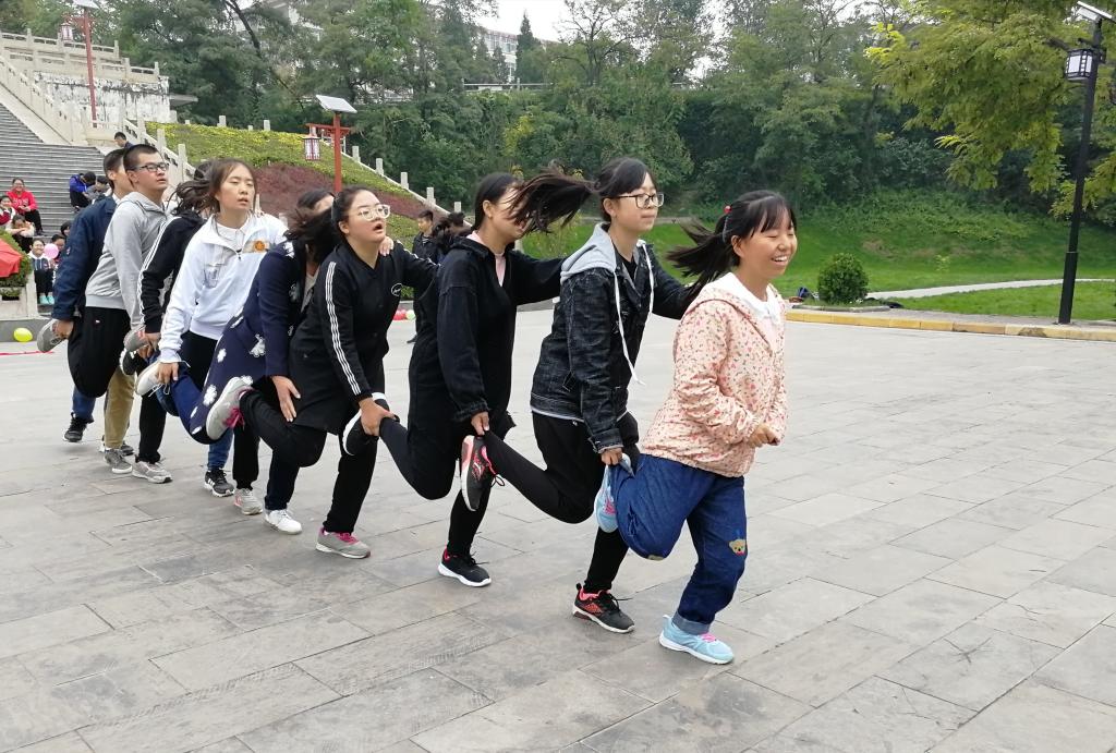 员工们进行“链接加速”项目
